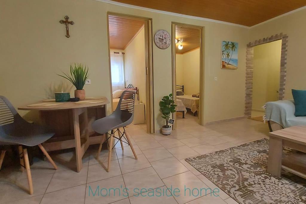 Mom'S Seaside Home Karianí エクステリア 写真